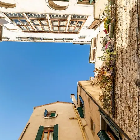 Palazzo Gradenigo *